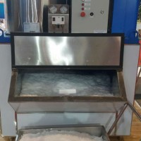 郑州华腾各种型号 冰块制冰机 超市制冰机 咖啡厅制冰机 冷饮店制冰机